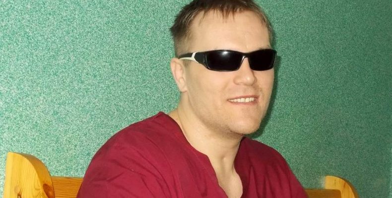 Ослепший в Чечне спецназовец работает в Бердске массажистом и занимается борьбой