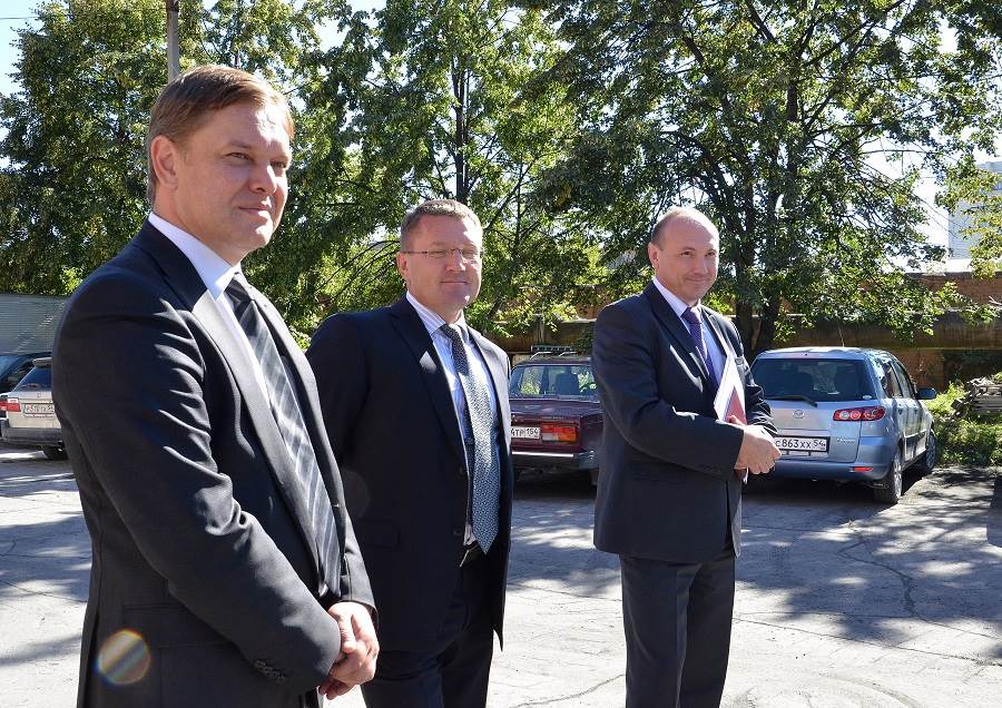 Денис Вершинин, Александр Рыбак и вице-мэр Бердска Александр Тюхаев в сентябре 2013 года во время визита областного руководства в Бердск.