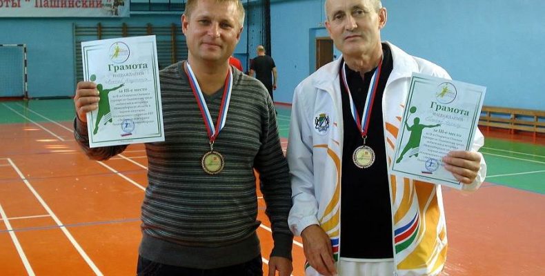 Бадминтонисты из Бердска завоевали призовые места в окружном турнире ветеранов