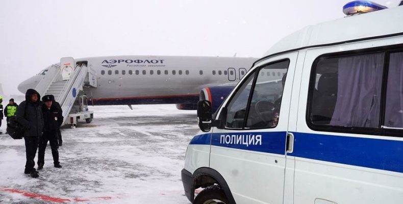 Авиадебоширом самолёта, вынужденно севшего в Новосибирске, оказался калининградский депутат (видео)