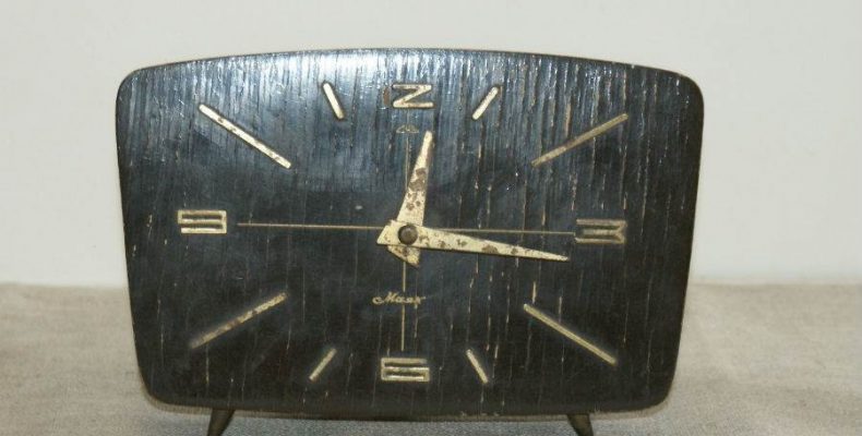В бердском музее открылась выставка старинных часов