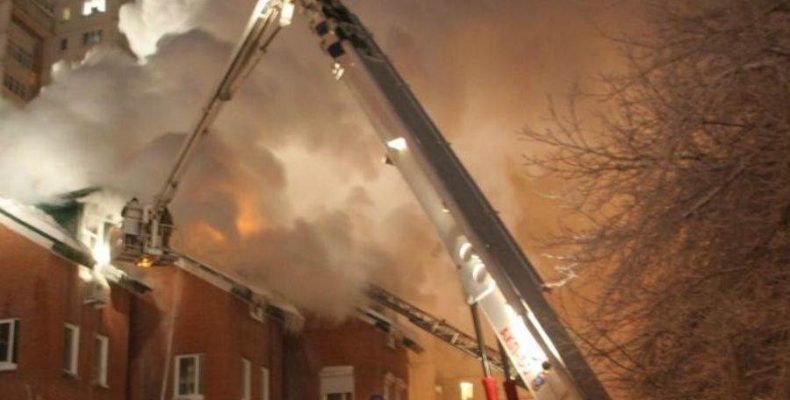 Из горящей квартиры на Лелюха пожарные спасли четырех бердчан