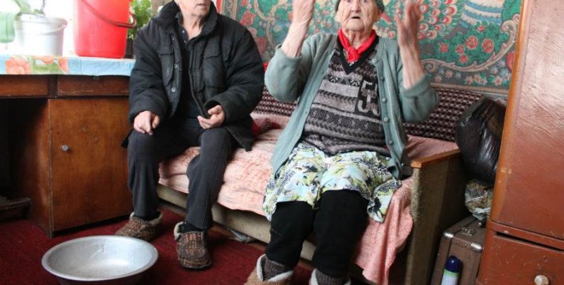 Власти Бердска предложили ветерану Великой Отечественной Марии Левиной, живущей в сгнившем доме, отправиться… в дом ветеранов 