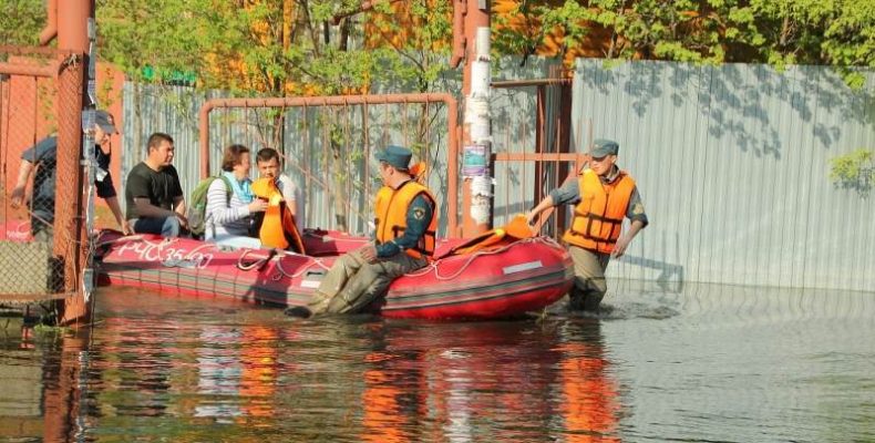 Из зоны подтопления новосибирские спасатели вывезли более 1 500 человек