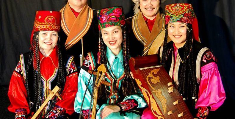 На международном фестивале национальных культур выступит хакасский фольклорный ансамбль «Айланыс»