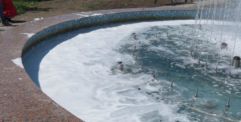 Неизвестные всыпали стиральный порошок в фонтан Желаний в Бердске
