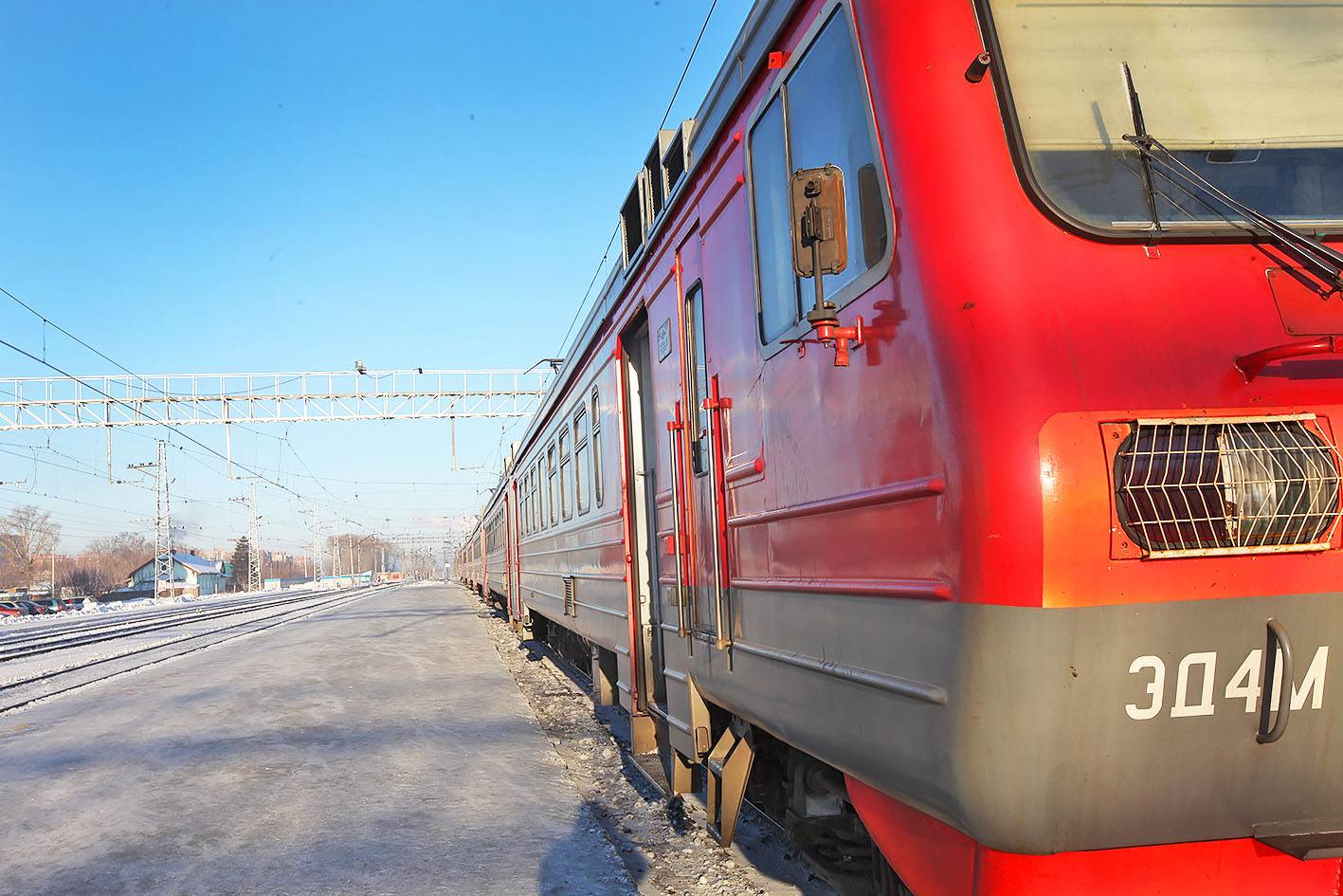 Поезд 6551. Поезд Саратов Берлин. Фото поезда на станции Бердск. Из за снегопада в Ростовской области задержаны поезда.