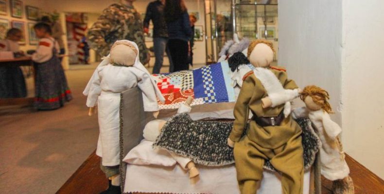 Урок истории бердчанам преподали куклы