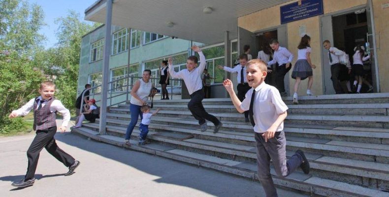 Ура, каникулы: Ученики начальных классов Бердска закончили учебный год