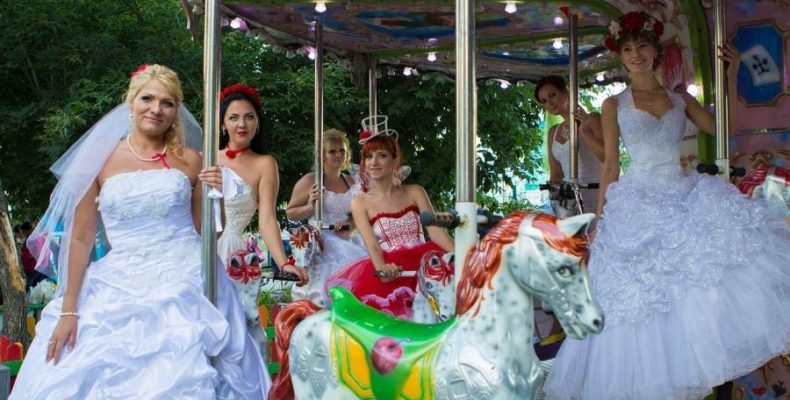 40 девушек приняли участие в Параде невест в нынешнем году