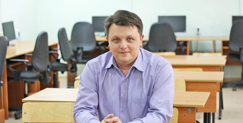 За профессионализм наградит бердского учителя информатики министр Новосибирской области
