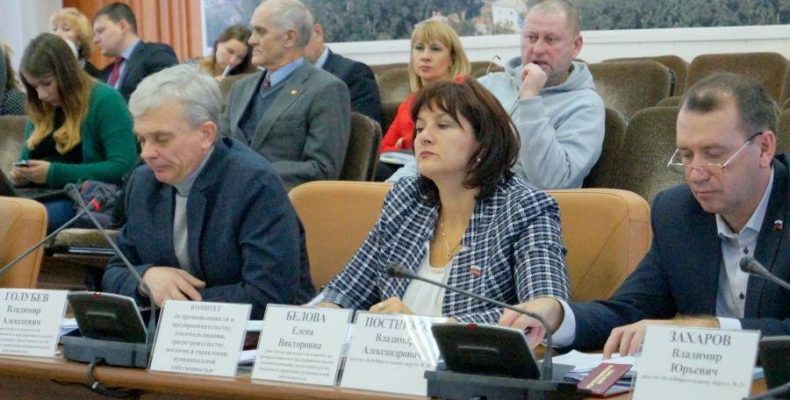 Депутаты Бердска единогласно проголосовали за машины для мэрии вместо генплана