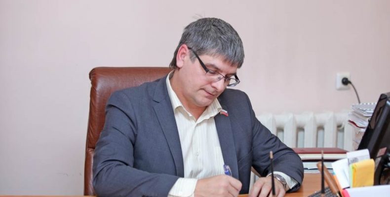 Депутат Виктор Мысак: «Коммунизм в отдельно взятом округе построить не обещал»