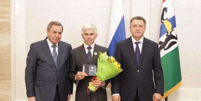 Директор бердской ДЮСШ «Восток» получил почетное звание
