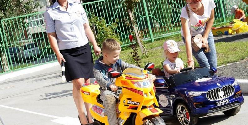 Воспитанники детских садов Бердска сдают экзамен по ПДД