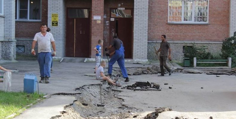Общественники Бердска проверили ход ремонта дворов многоэтажек