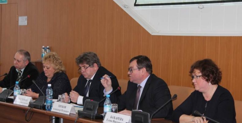 Вице-губернатор Титков обвинил муниципалитеты в псевдозаботе об инвалидах на совещании в Бердске