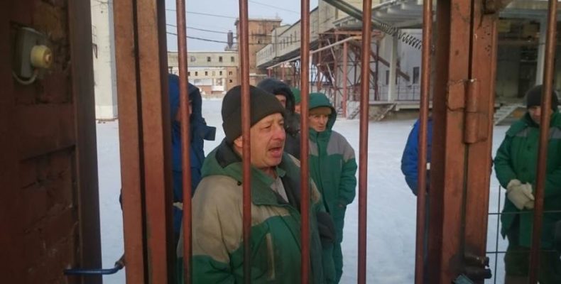 Работники элеватора в Бердске отказались работать, требуя выплатить им долги по зарплате