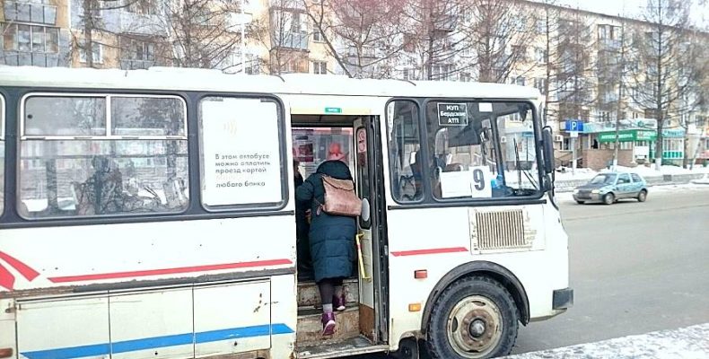 Школьников будут бесплатно возить в автобусах на каникулах в Бердске