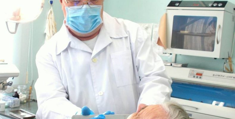 Всем по зубам: На вопросы о протезировании ответил Владимир Остапенко, заведующий зубопротезным отделением стоматологической больницы ЦГБ