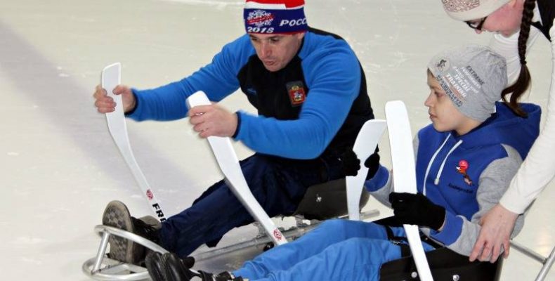 Мастер-класс по следж-хоккею провел московский тренер в Бердске