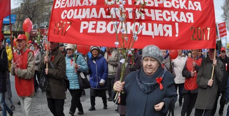 Приглашают пройти по улице Ленина коллективы Бердска