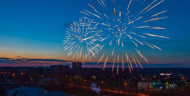 Праздничный салют в День Победы состоится на площади Горького в Бердске