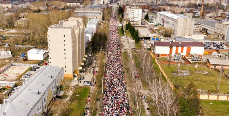 Пять тысяч человек прошло по улицам Бердска в Бессмертном полку