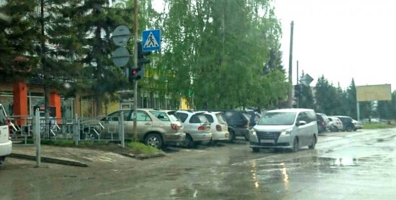 Предприниматели против ликвидации парковок на улице Ленина в Бердске