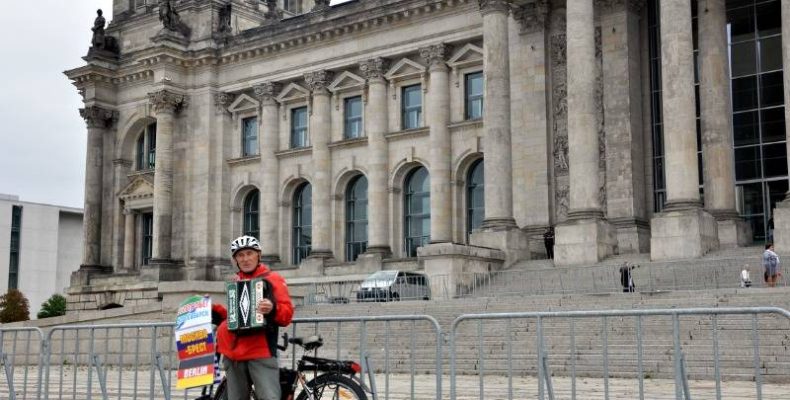 От Москвы до Италии проехал на велосипеде 66-летний житель Бердска