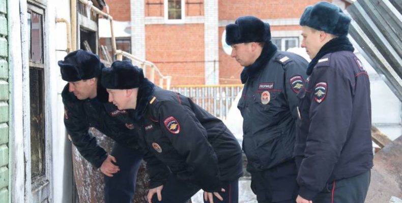 Руководство МВД России по НСО поощрит полицейских из Бердска за спасение погорельцев