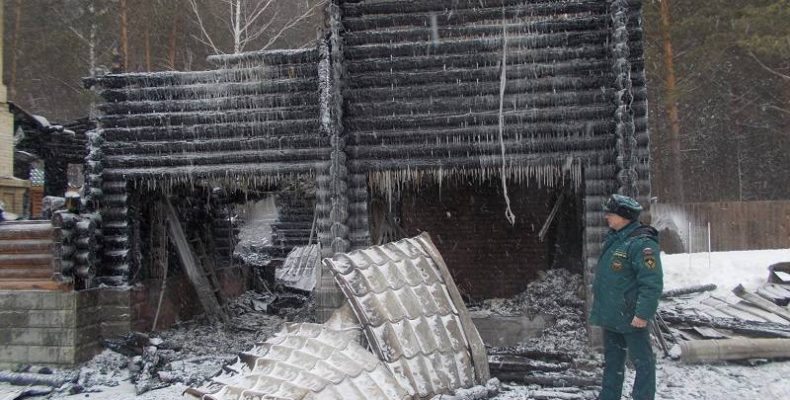 Поджог, замыкание или убийство: как дознаватели Бердска узнают причину пожара