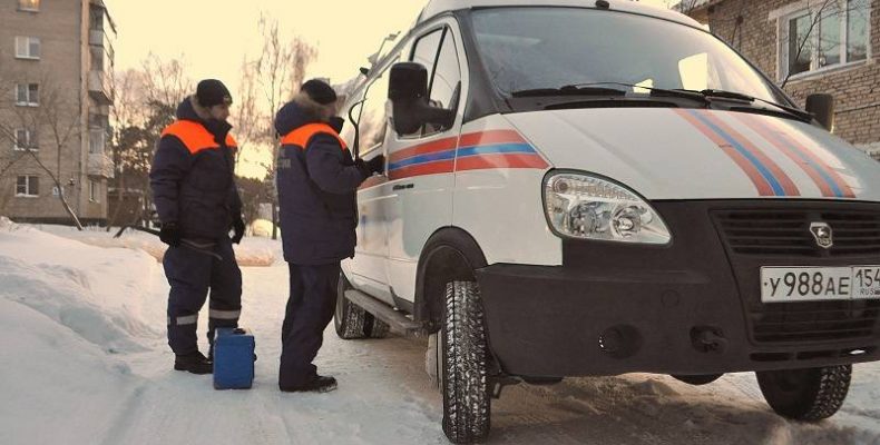 Беспомощного мужчину обнаружили спасатели МЧС за закрытой дверью в Бердске