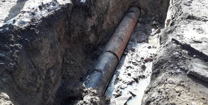 Во время подачи тепла на ЦТП-2Б в Бердске обнаружился дефект в трубе ГВС