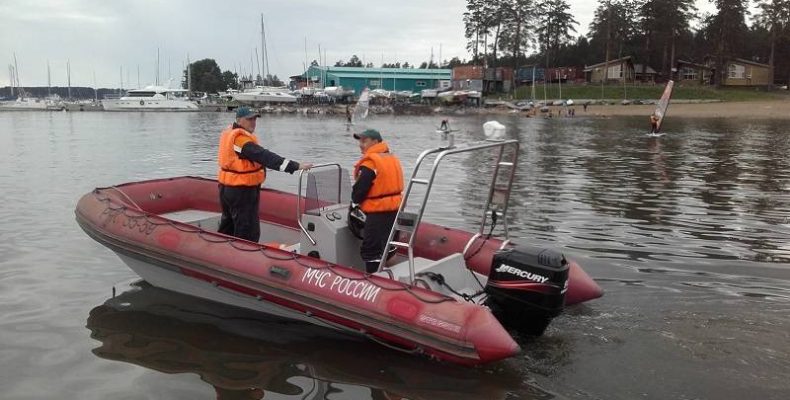 Спасли в шторм пятерых человек спасатели из Бердска