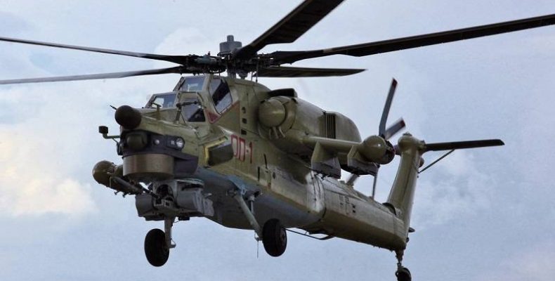 Пилоты военных вертолётов тренируются в небе над Бердском