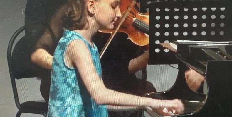 Юная бердская пианистка выступила с Новосибирским камерным оркестром