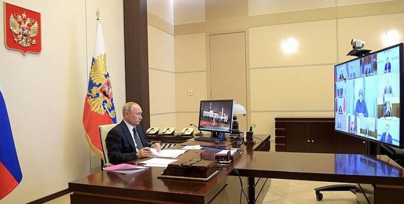 До 11 мая продлил нерабочие дни в России президент Путин