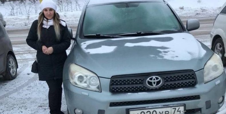 Toyota RAV4 с царапиной на дверях угнали ночью в Бердске