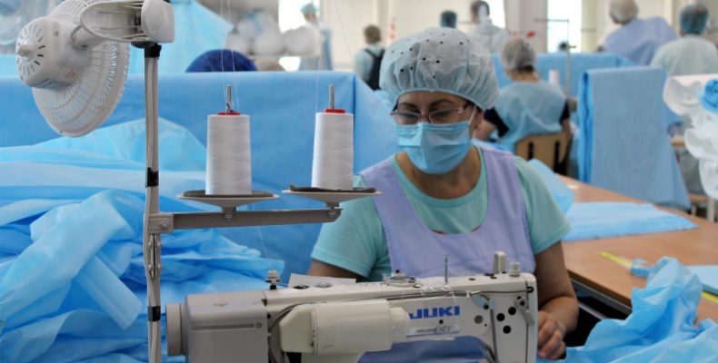 200 тысяч комплектов медицинской одежды изготавливает «Здравмедтех-Н» в Бердске