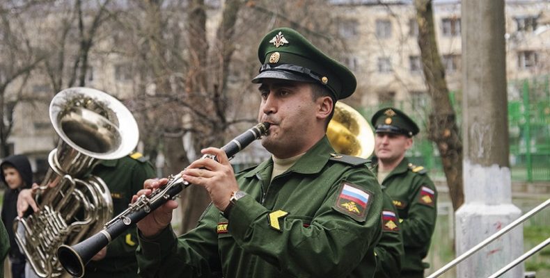 Военный оркестр даст концерт для врачей и медсестер в Бердске