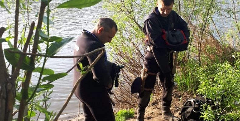 Подняли тело утонувшего в реке мужчины спасатели Бердска