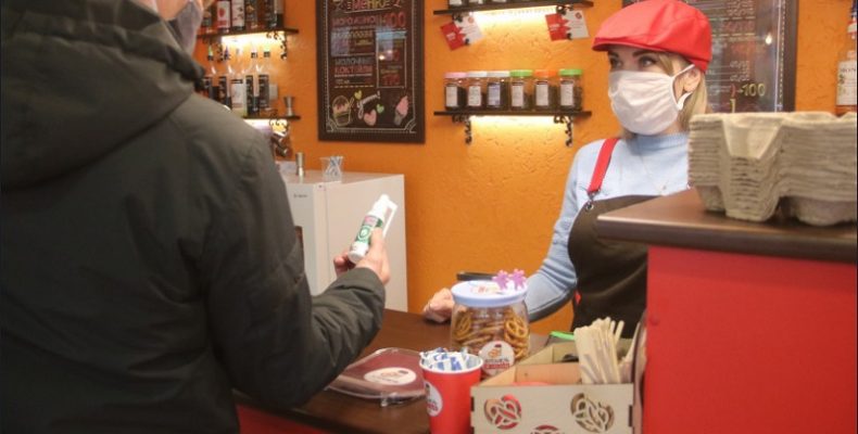 Парикмахерскую, кондитерскую и супермаркет проверили чиновники и Роспотребнадзор в Бердске