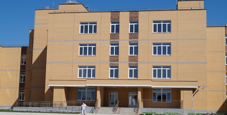 Из-за дефекта задвижки отключат воду в новой школе в Бердске