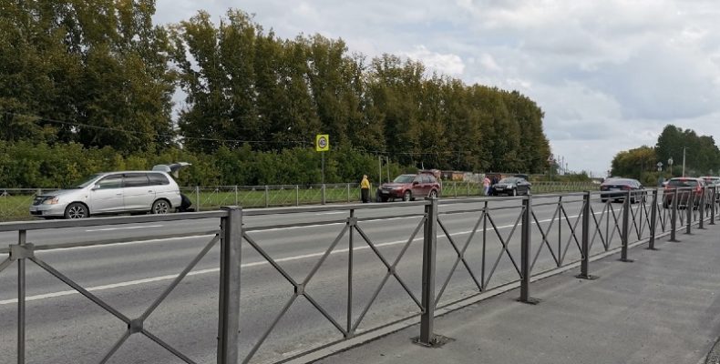 Около двух десятков машин пробили колёса за выходные на трассе в Бердске