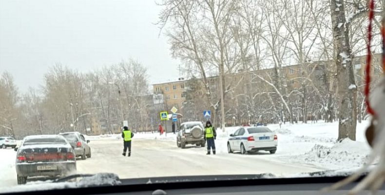 ГИБДД напомнила водителям Бердска о мерах безопасности в условиях снегопада и гололёда
