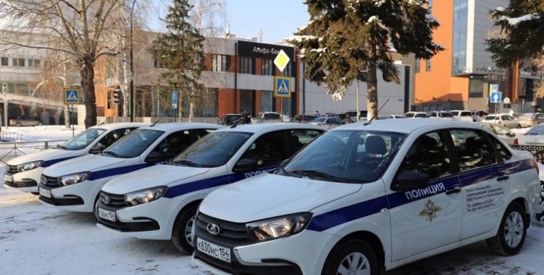 Служебным автомобилем наградили отдел МВД Бердска за работу участковых