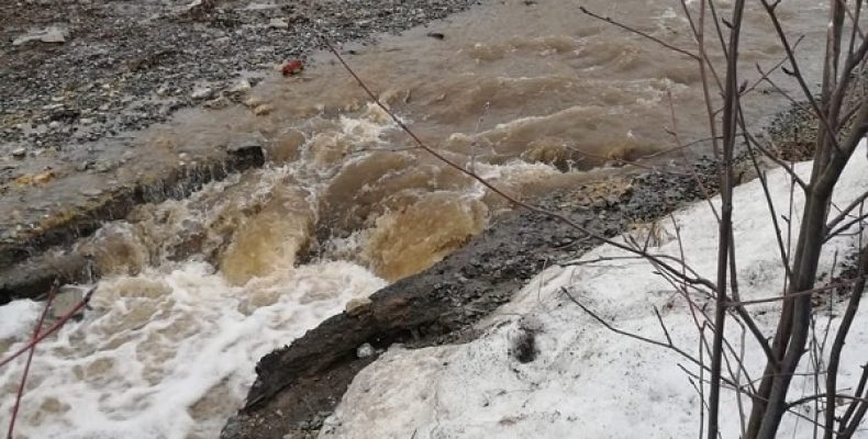 Дачники Бердска не могут проехать на свои угодья из-за разрушенной паводком дороги в Искитимском районе