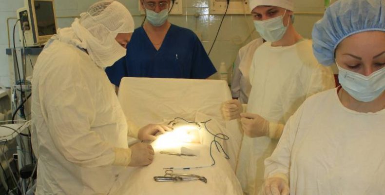Медсестрам Бердска запрещают заходить в операционную в дурном настроении