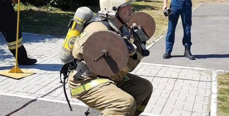 Лучшим в кроссфите стал пожарный из Бердска